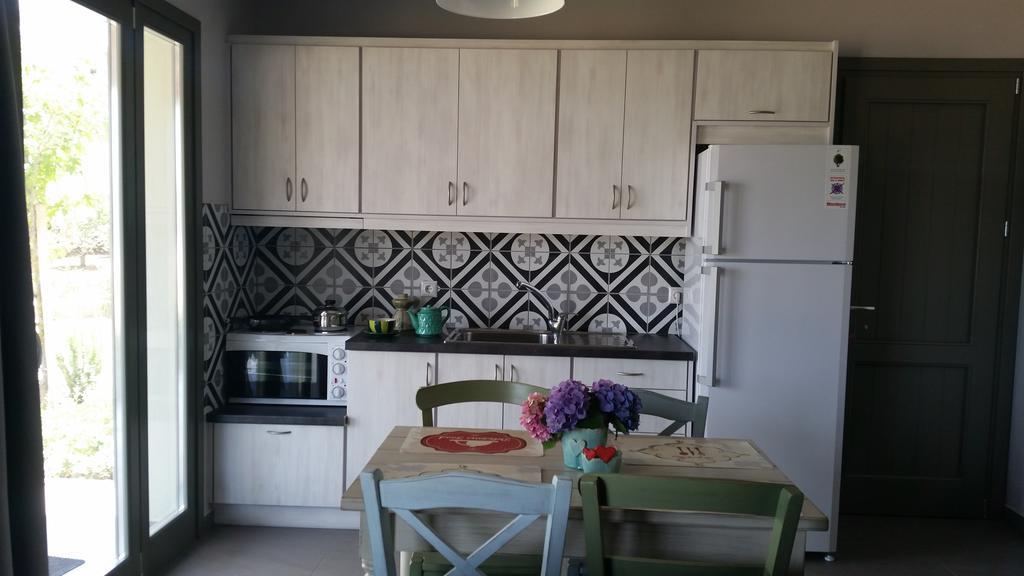 Thea Houses Milina Bagian luar foto